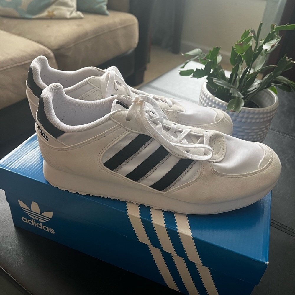 Only worn twice just don’t fit right. Love the shoes but to big and can’t return